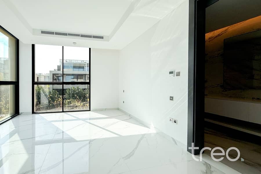 Vacant now | Corner Plot | Single Row - Image 18