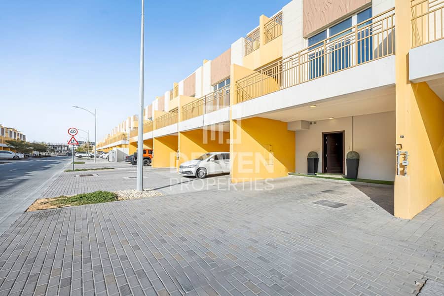 Near Park and Mall | Roof Top | Corner View Near Park and Mall | Roof Top | Corner View