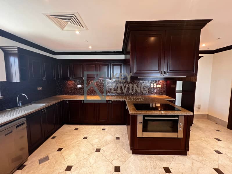 14 Kitchen (3). jpeg