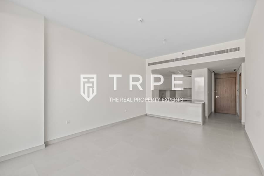 Elegant and Modern | Canal View | Prime Location - Image 2