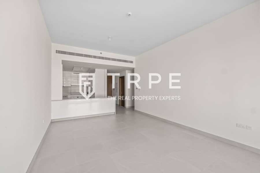 Elegant and Modern | Canal View | Prime Location - Image 3