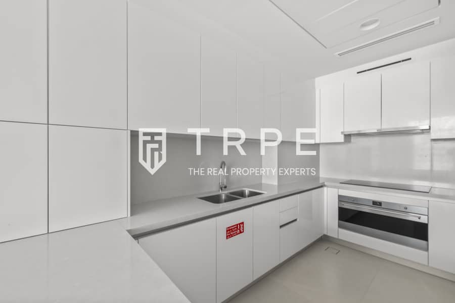 Elegant and Modern | Canal View | Prime Location - Image 5