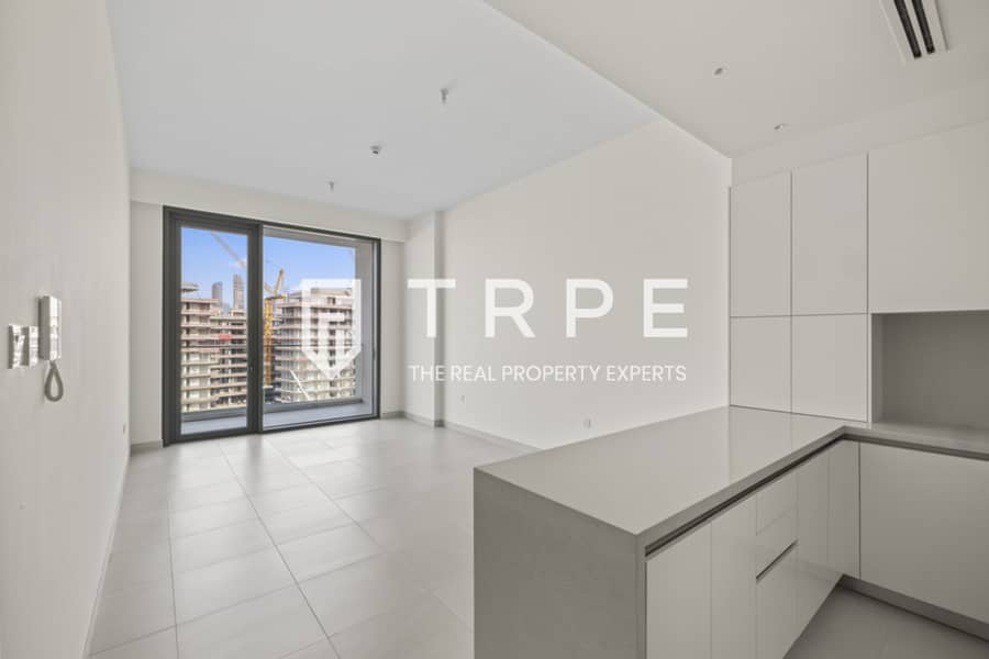 Elegant and Modern | Canal View | Prime Location - Image 7