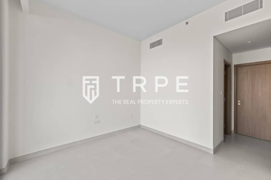 Elegant and Modern | Canal View | Prime Location - Image 12