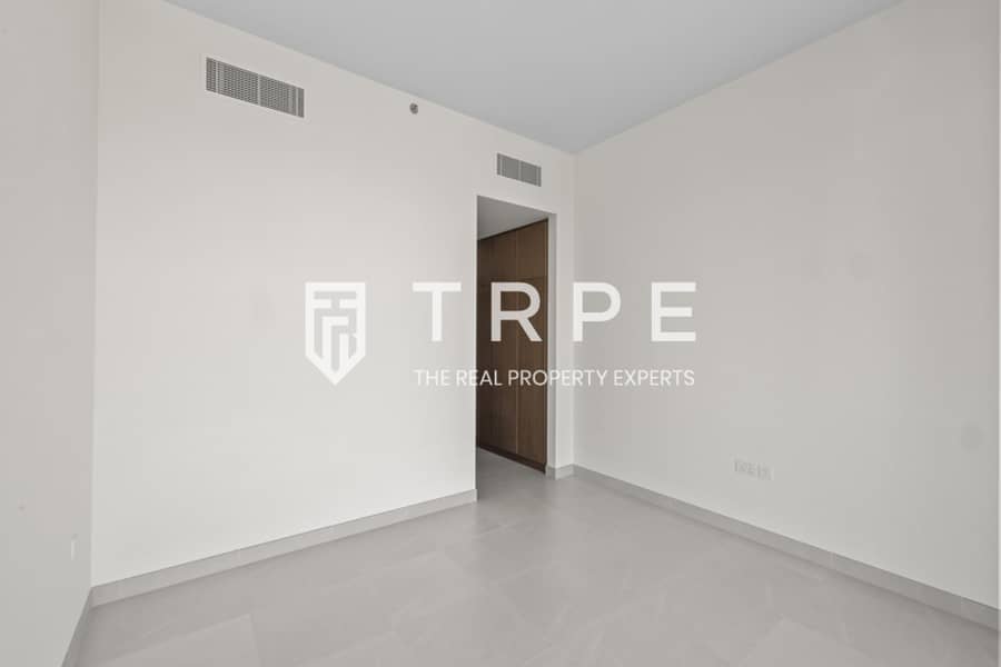 Elegant and Modern | Canal View | Prime Location - Image 13