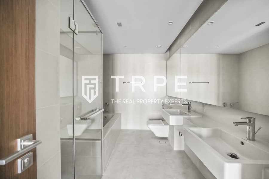 Elegant and Modern | Canal View | Prime Location - Image 15