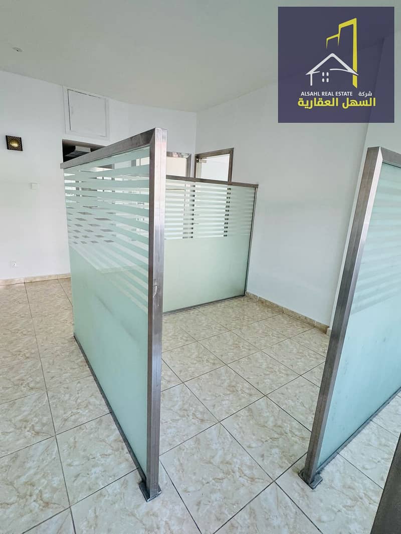 Office in a Strategic Location in Al Majaz 1 - Поглед 4