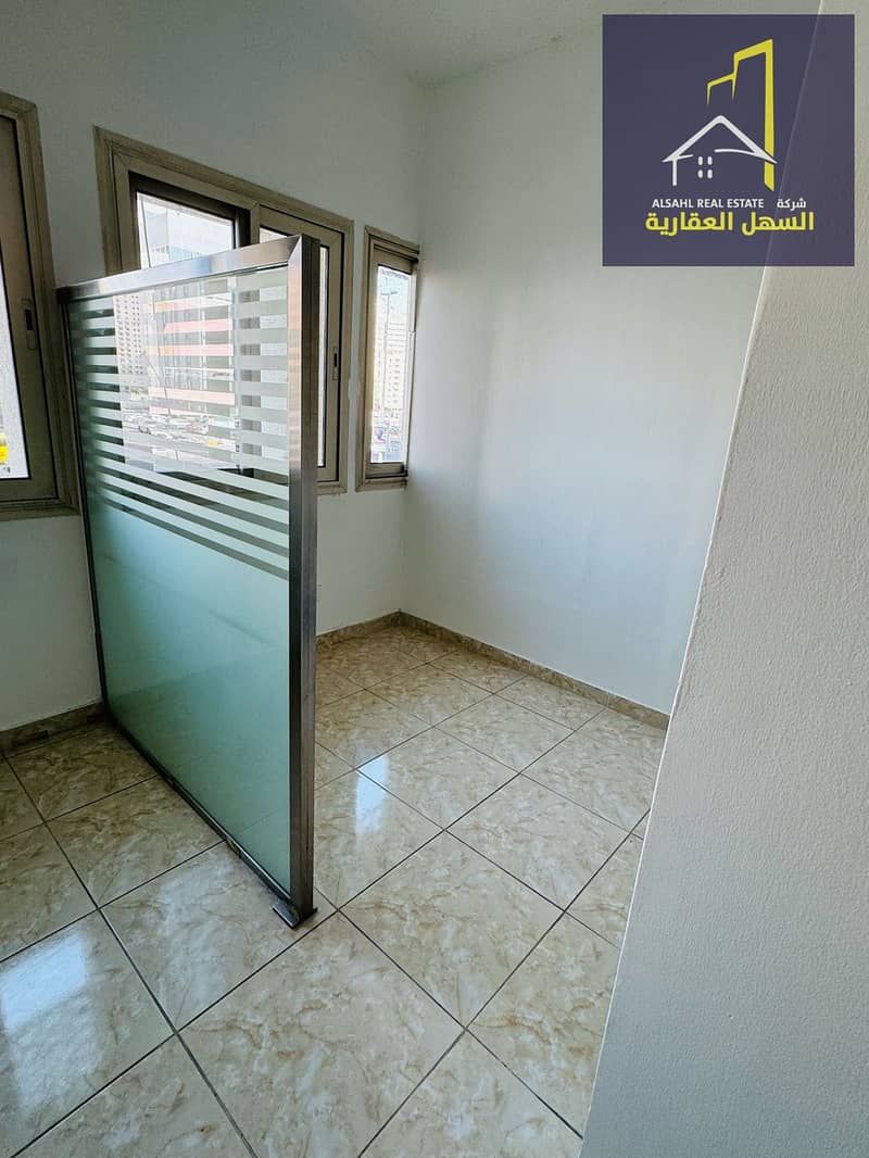 Office in a Strategic Location in Al Majaz 1 - Поглед 5