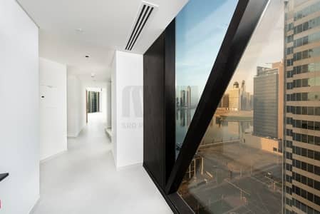 Posh Location | Luxury High-end Unit with Canal views Posh Location | Luxury High-end Unit with Canal views