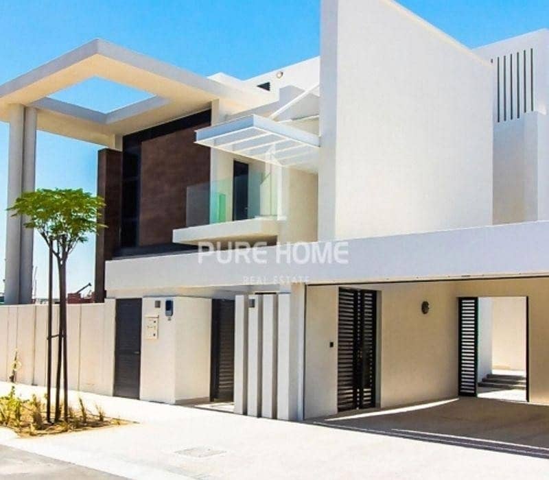 Perfect for you and for your Family  this 5 Bedrooms Villa For Sale in West Yas Call us Now