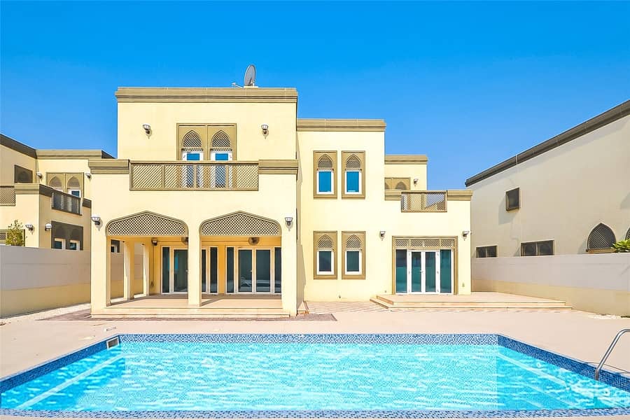 Vacant |  5 Bedrooms | Great price | Private pool