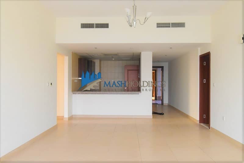 Large 1 Bed With Balcony and canal view