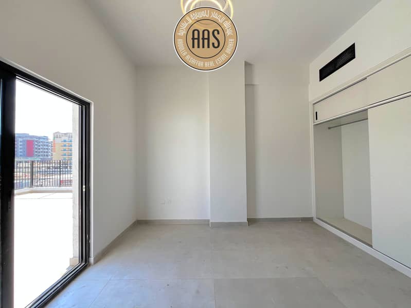 Close kitchen spacious 1bhk Flat Available with Terrace All Amenities free