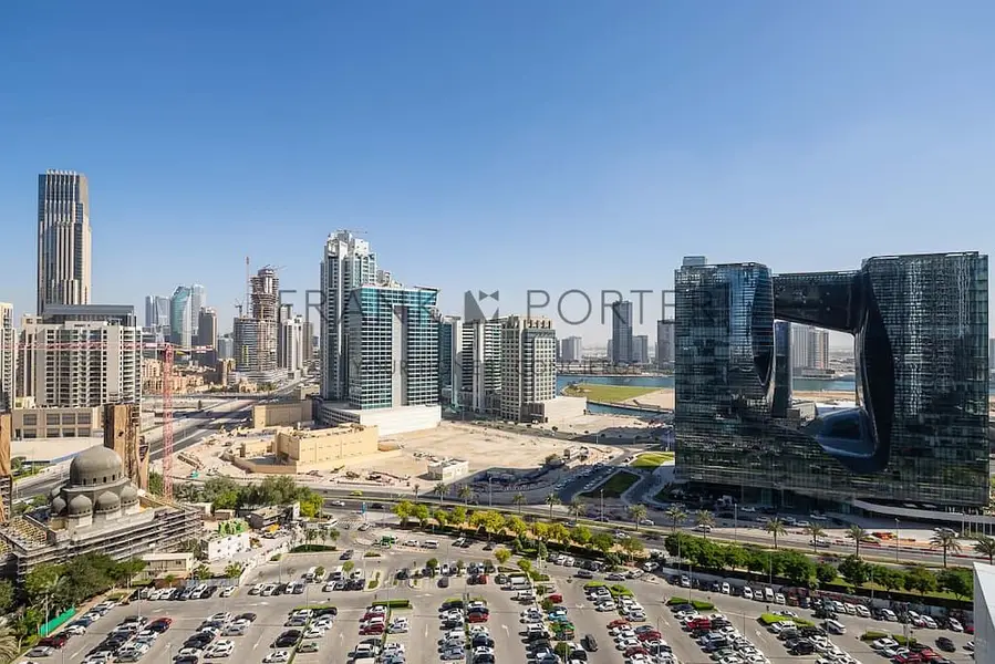 Modern 2BR in Business Bay w/ Burj Khalifa Views | Ideal for Mid - Term, Monthly & Weekely Stays | All Bills Inclusive