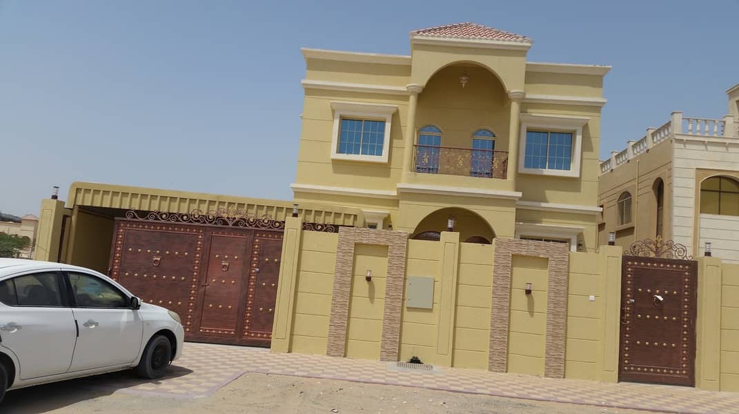 For rent modern and luxurious design An area of ​​5000 feet Modern design Close to Sheikh Ammar Street