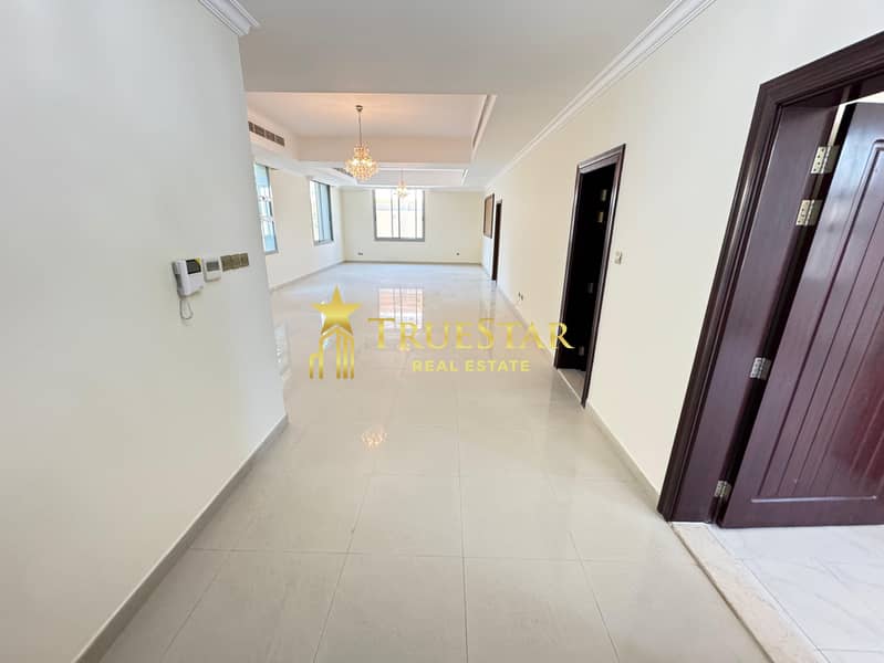 SPACIOUS INDEPENDENT CORNER VILLA 5BR MAIDS PRIVATE POOL GARDEN