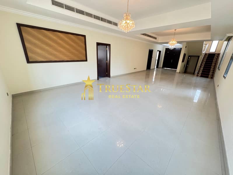 SPACIOUS INDEPENDENT CORNER VILLA 5BR MAIDS PRIVATE POOL GARDEN