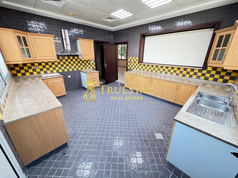 SPACIOUS INDEPENDENT CORNER VILLA 5BR MAIDS PRIVATE POOL GARDEN - Image 13