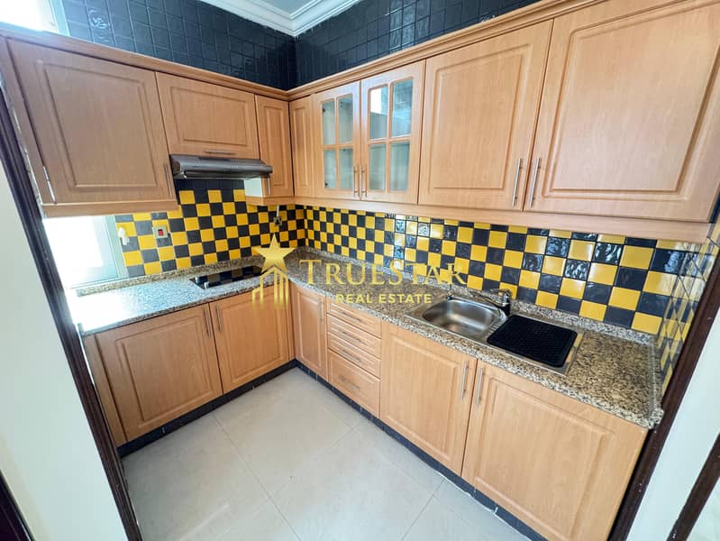 SPACIOUS INDEPENDENT CORNER VILLA 5BR MAIDS PRIVATE POOL GARDEN - Image 14