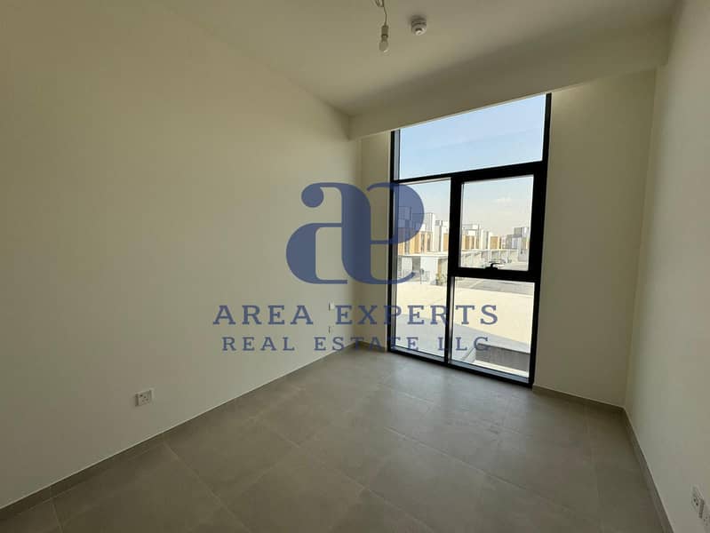 Single Row | Spacious Layout | Middle Unit - Image 10