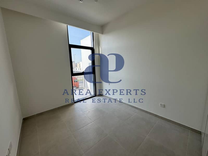 Single Row | Spacious Layout | Middle Unit - Image 9