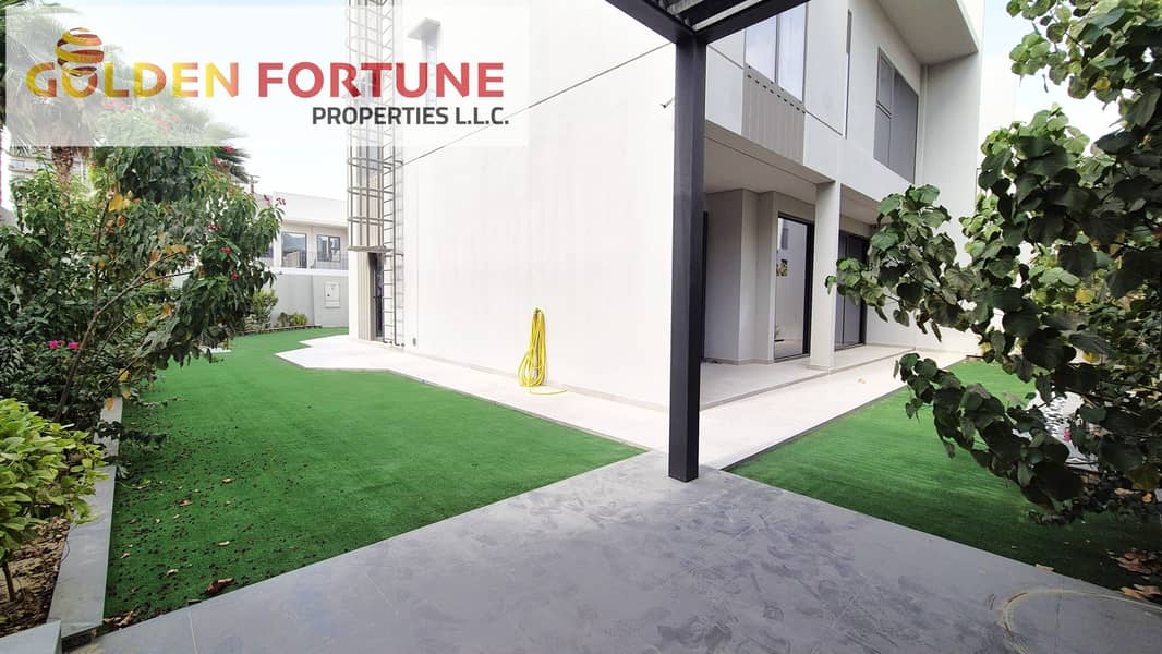 CORNER UNIT I VACANT READY TO MOVE I FULLY FURNISHED