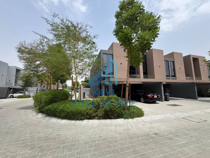 Luxury 3BHK Townhouse Surrounded by Green Forest Views - Image 1