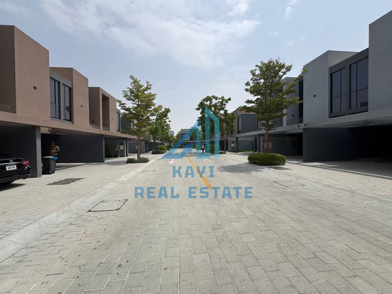 Luxury 3BHK Townhouse Surrounded by Green Forest Views - Image 2