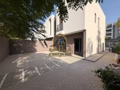 فيلا فاخرة واسعة مكونة من ثلاث غرف نوم وصالة للإيجار في سراب 2، الجادة، الشارقة