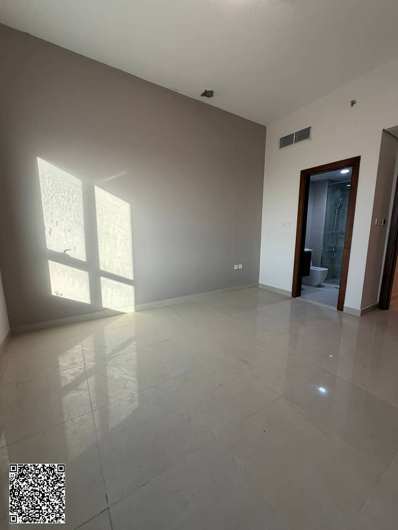 10 f0e16daa-24c2-445b-8db4-5cf9edce00a7. jpg