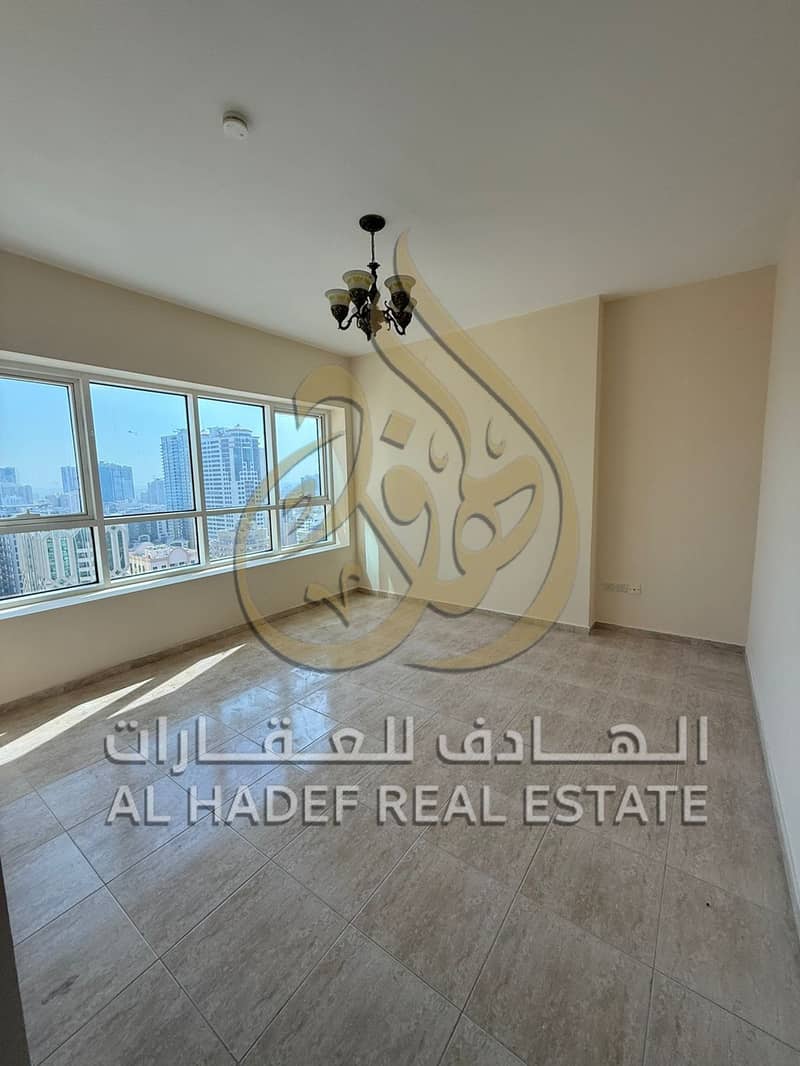 For Rent in Sharjah, Al Taawun Area 3-bedroom apartment with a living room, storage room, hallway, and balcony. Very spacious. Payment options: 4 or