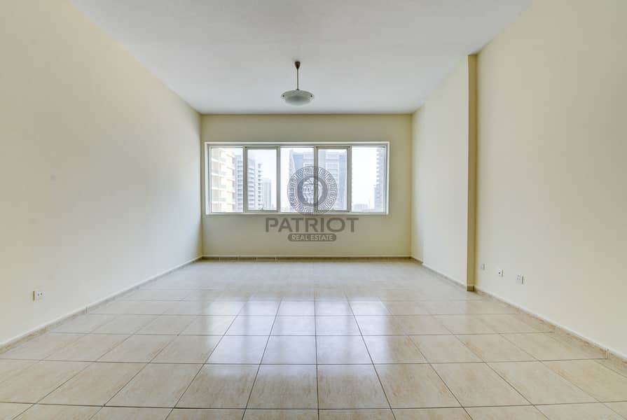 Super Spacious 1 Bedroom with Close Kitchen