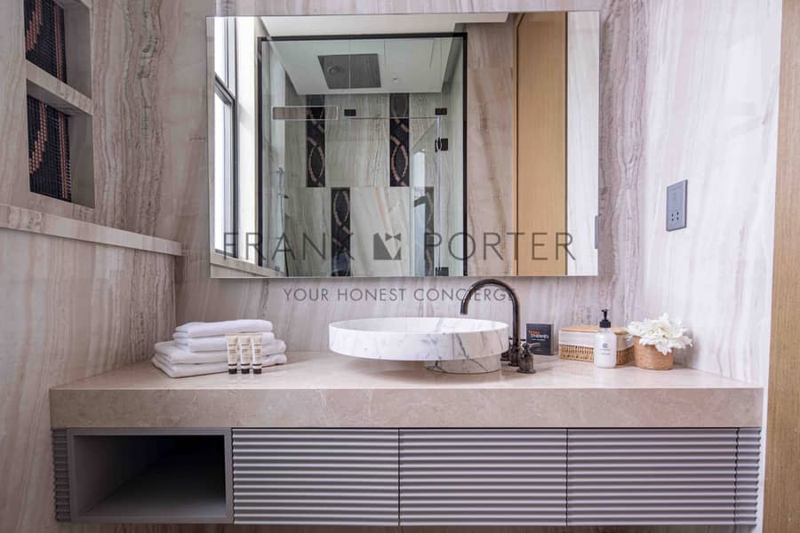 34 guest en bath. jpg