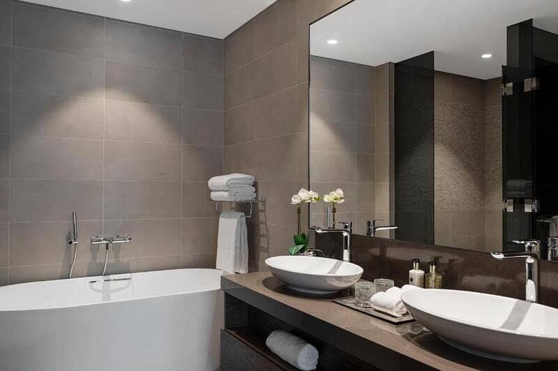 6 bath2. jpg