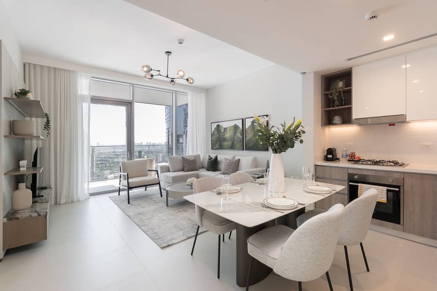 Elegant 1BR LIV Marina Dubai World-Class Amenities - Image 1