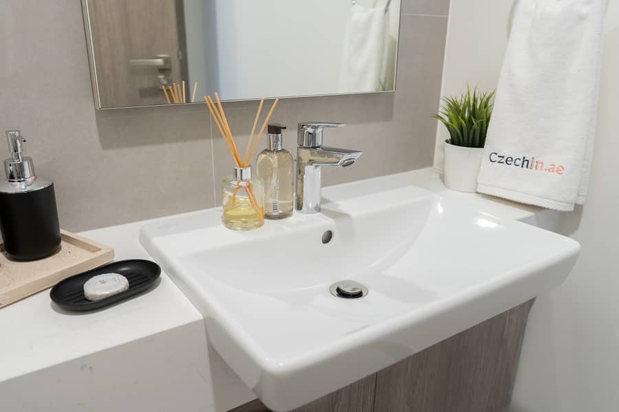 Elegant 1BR LIV Marina Dubai World-Class Amenities - Image 31