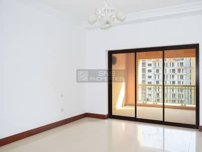Upgraded 2 br+M I Vacant I Golden Mile 6 Upgraded 2 br+M I Vacant I Golden Mile 6