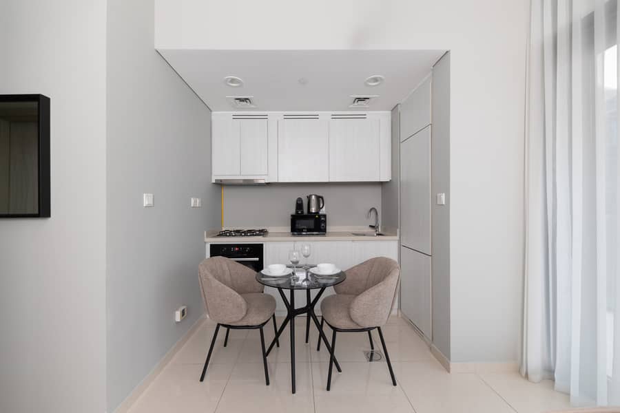 Fully furnished | High floor | City view | Ready to move in - Image 6