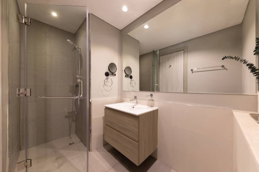 Fully furnished | High floor | City view | Ready to move in - Image 11