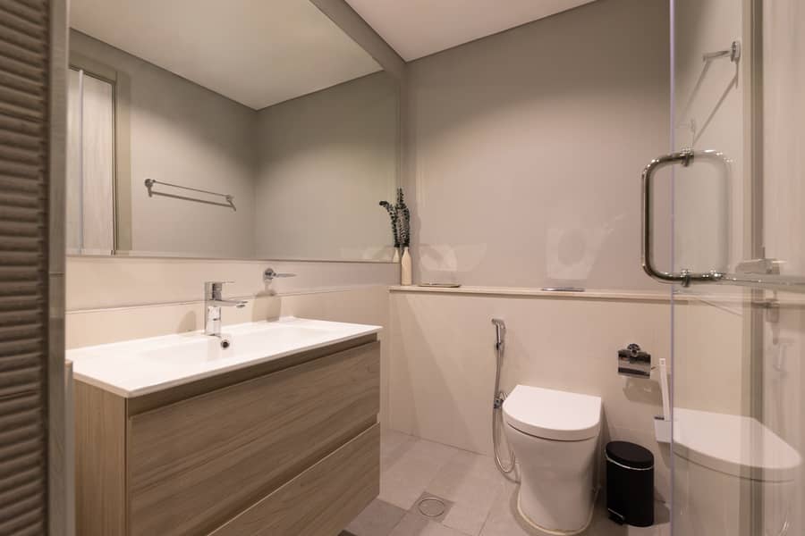 Fully furnished | High floor | City view | Ready to move in - Image 12