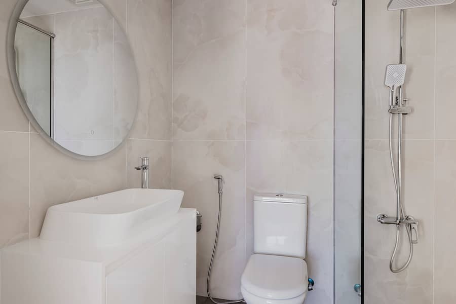 Lake View | Furnished | Flexible Terms - Image 16