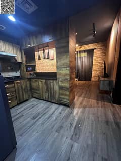 ارقي واجمل غرفة وصاله مفروشه بالكامل - باركن مجاني - اطلاله مفتوحه - غرفه نوم ماستر - 2 حمام - مطبخ - صاله كبيره - بلكون - قريب لمخرج دبي والشارقه