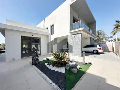4 Bedroom Villa for Rent in Yas Island, Abu Dhabi - Royal Villa | Single Row | lake view | Amenities