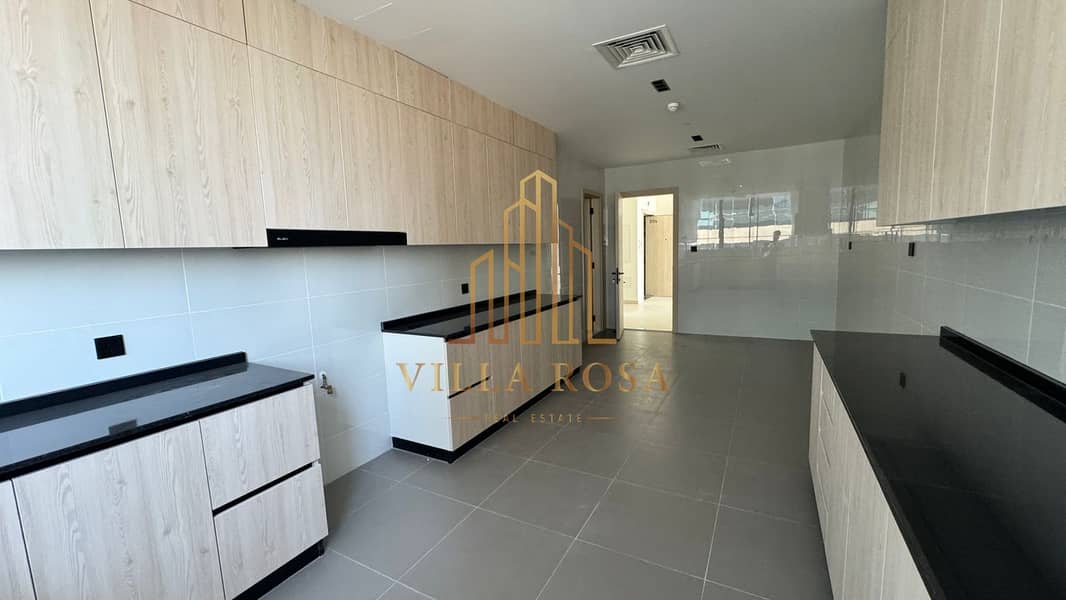 NEWEST TOWER IN SHARJAH | SEA VIEW | SPACIOUS | FOR RENT 3 BHK - Image 4