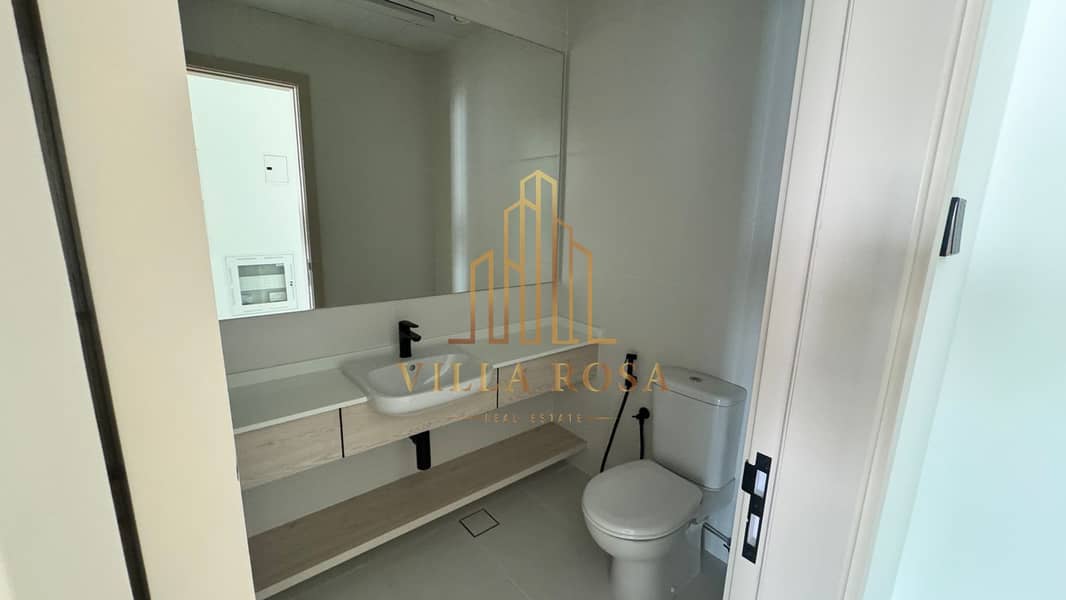 NEWEST TOWER IN SHARJAH | SEA VIEW | SPACIOUS | FOR RENT 3 BHK - Image 6