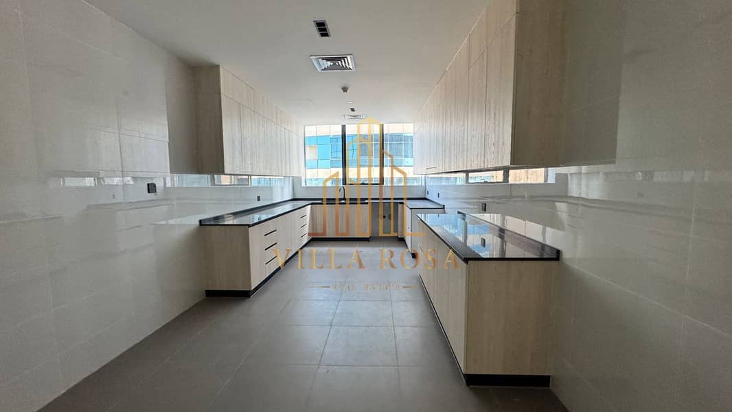 NEWEST TOWER IN SHARJAH | SEA VIEW | SPACIOUS | FOR RENT 3 BHK - Image 7