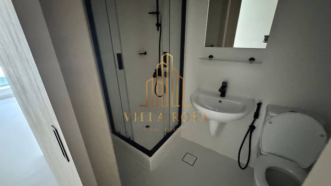 NEWEST TOWER IN SHARJAH | SEA VIEW | SPACIOUS | FOR RENT 3 BHK - Image 17