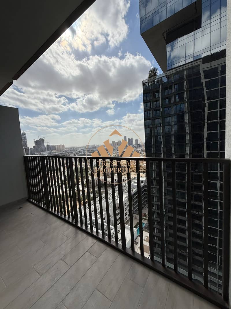 5 balcony (3). jpg