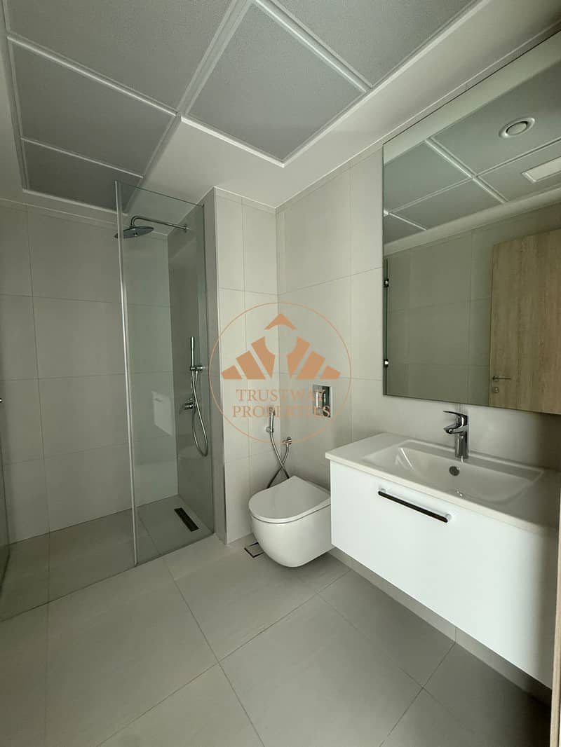 11 bathroom (1). jpg