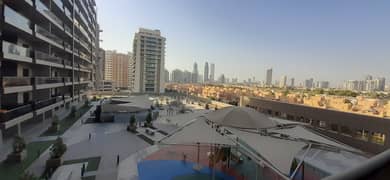 شقة استوديو شاغرة للإيجار في مجمع إيليت 10 السكني بمدينة دبي الرياضية، موقع مميز، الإيجار 50 ألف جنيه إسترليني